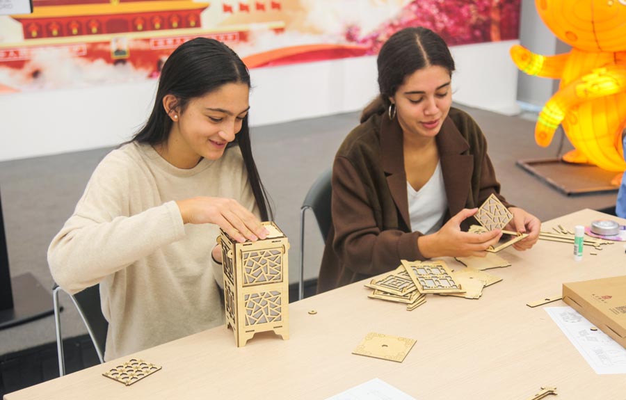 Oficina em Madri deu a conhecer cultura da Dinastia Qing aos participantes