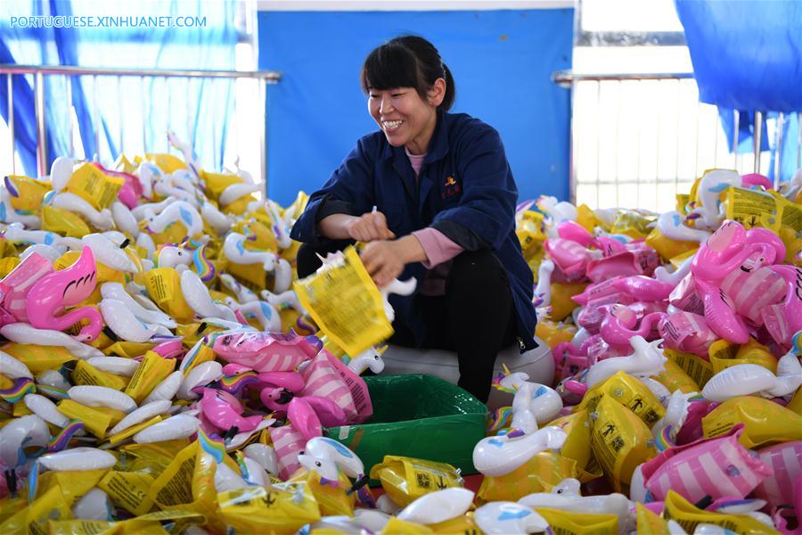 Parque industrial de redução da pobreza beneficia moradores em vila de Jiangsu