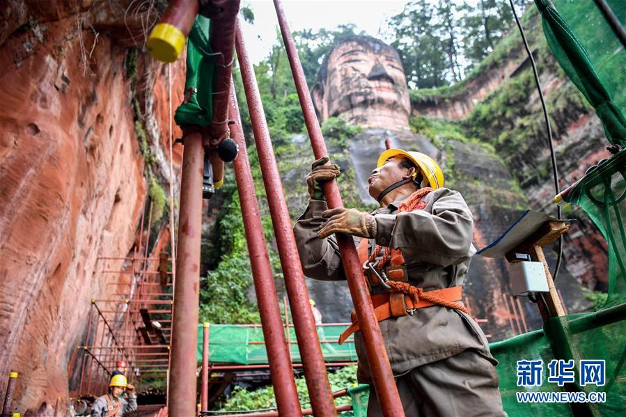 Galeria: Grande Buda de Leshan submetido a “exame físico”