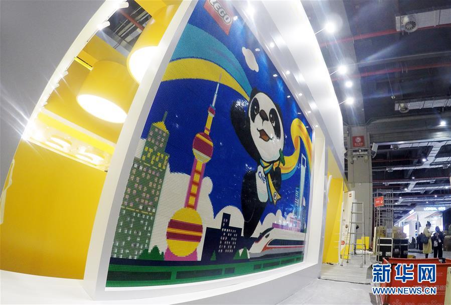 Mascote “Jinbao” feita de Legos apresentada na CIIE