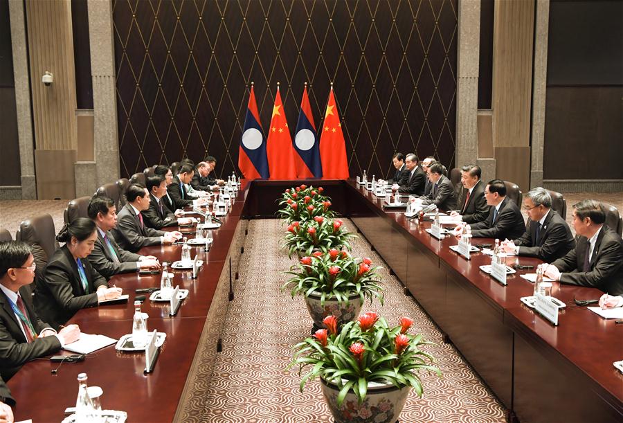 Xi reúne-se com primeiro-ministro do Laos