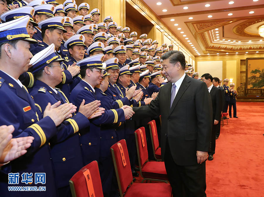 Xi confere bandeira à nova equipe nacional de incêndio e resgate