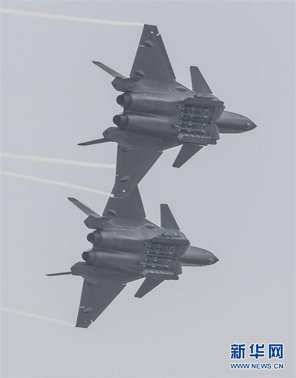 Galeria: Caças J-20 participam no Airshow China