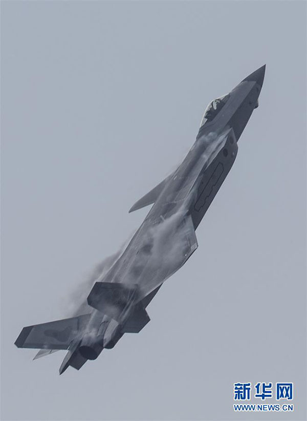 Galeria: Caças J-20 participam no Airshow China