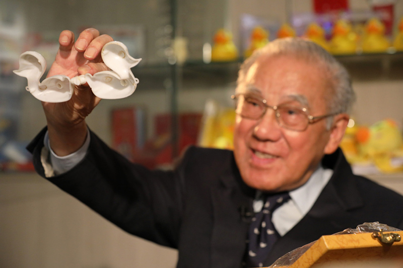 L.T. Lam, pioneiro do império dos patos de borracha de Hong Kong