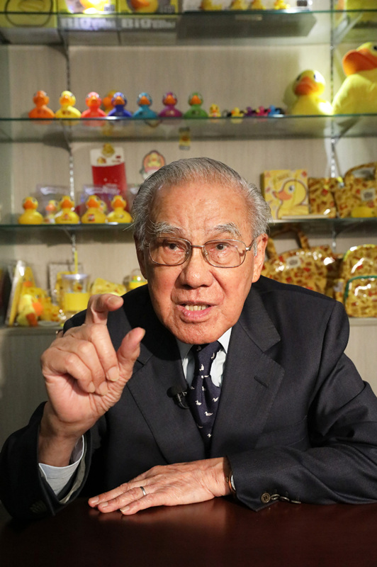 L.T. Lam, pioneiro do império dos patos de borracha de Hong Kong