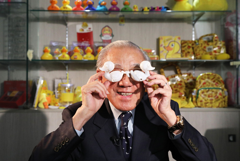 L.T. Lam, pioneiro do império dos patos de borracha de Hong Kong