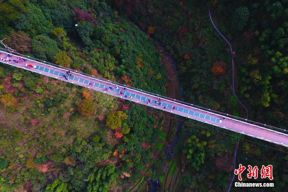 Panorama aéreo da ponte Leixin em Jiangxi