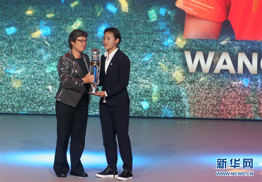 Chinesa Wang Shuang eleita Jogadora do Ano pela AFC