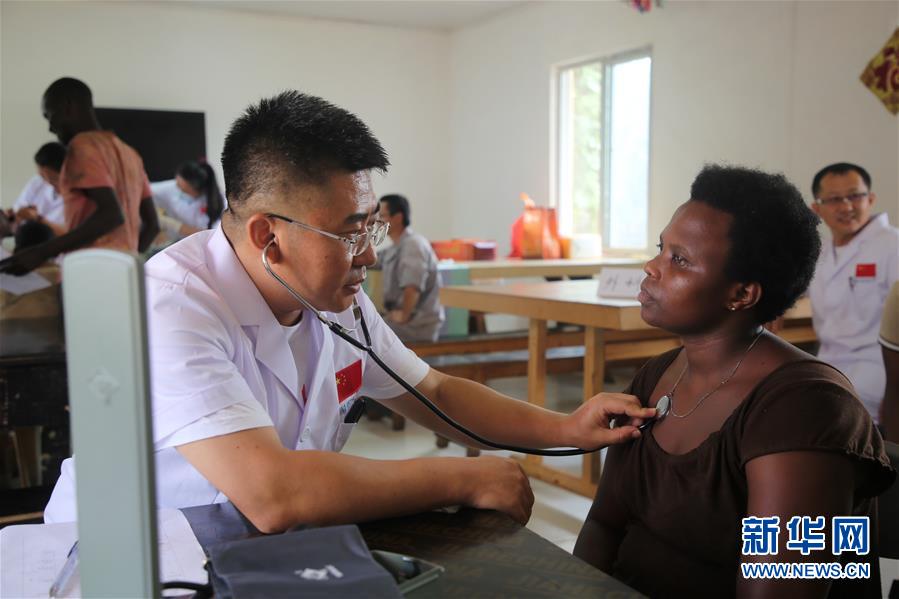 China fornece apoio médico gratuito ao Ruanda