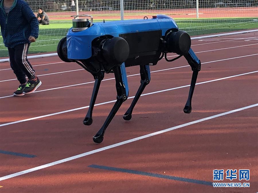 China lança novo robô de quatro patas, com capacidade de correr e subir escadas