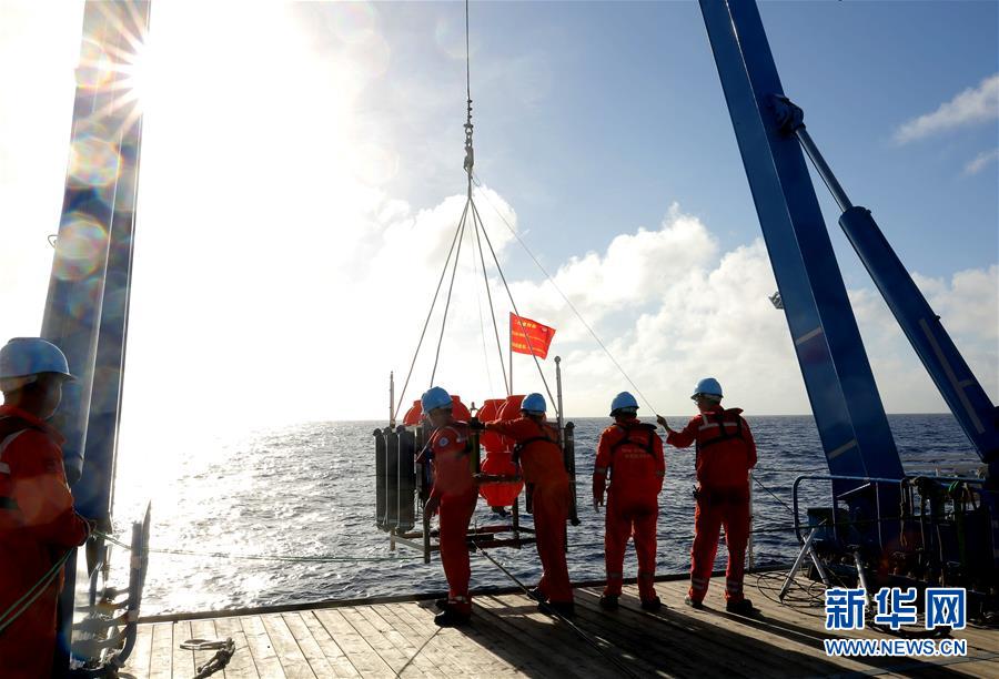 Navio chinês “Shenkuo” realiza experiências científicas no Pacífico Ocidental