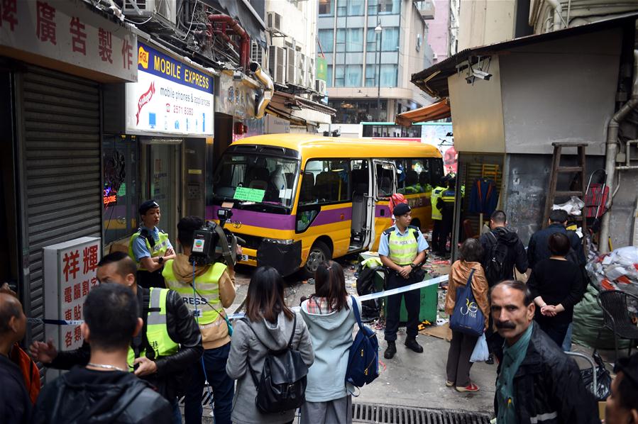 Acidente de trânsito deixa 4 mortos e 11 feridos em Hong Kong