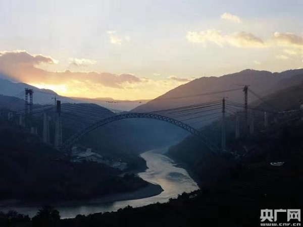 China constrói a maior ponte ferroviária em arco do mundo