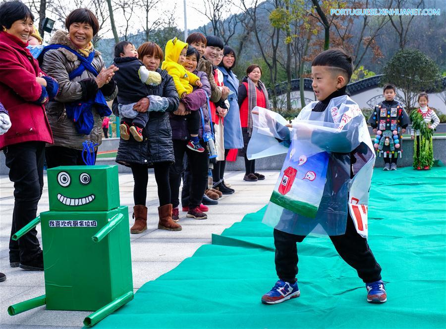 Crianças participam de atividade de conscientização ambiental em Zhejiang