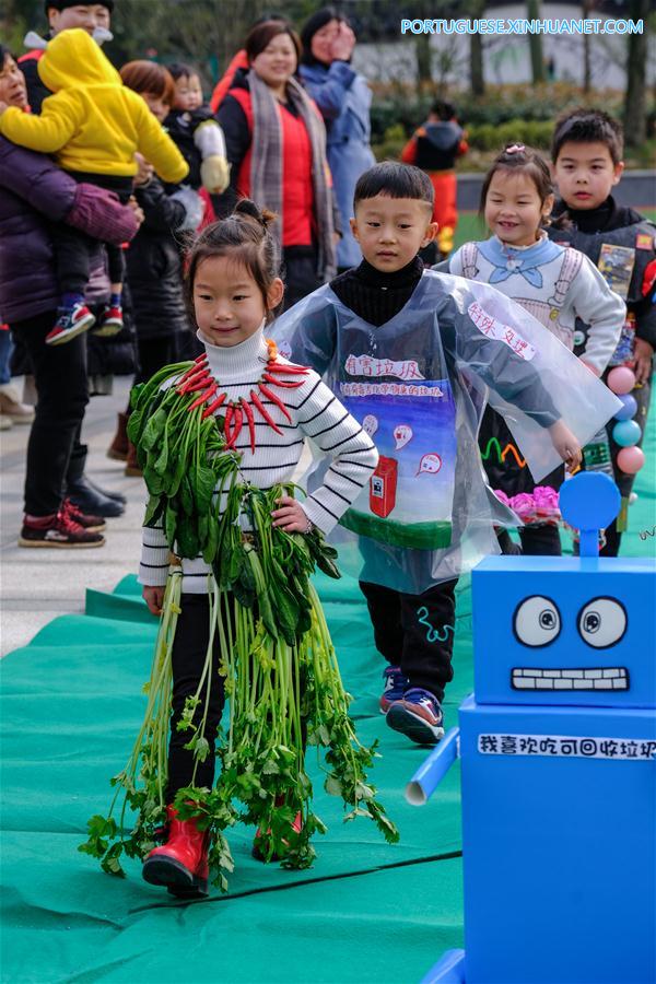 Crianças participam de atividade de conscientização ambiental em Zhejiang