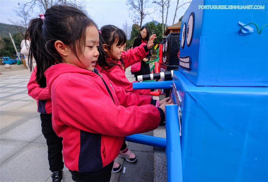 Crianças participam de atividade de conscientização ambiental em Zhejiang