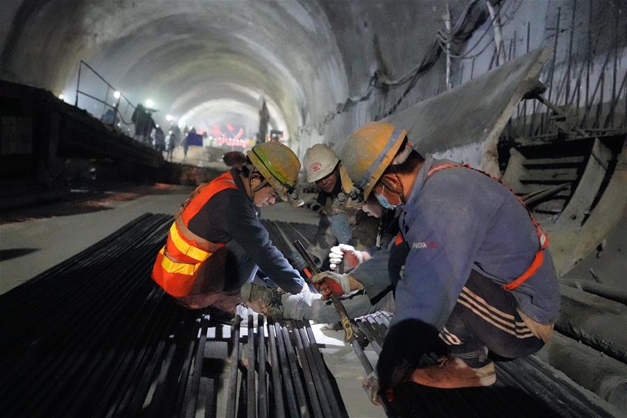 Novo túnel de Badaling da ferrovia de alta velocidade Beijing-Zhangjiakou é concluído