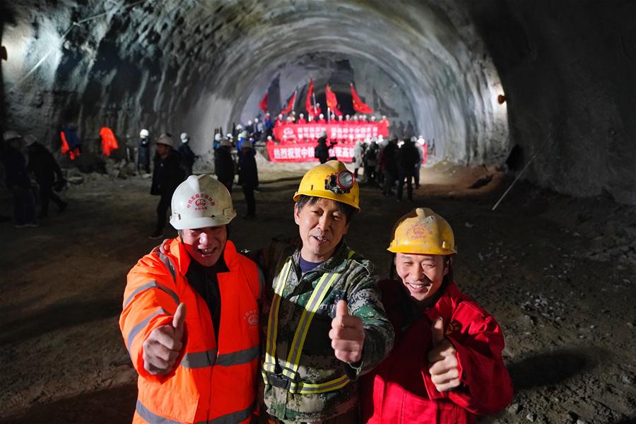 Novo túnel de Badaling da ferrovia de alta velocidade Beijing-Zhangjiakou é concluído