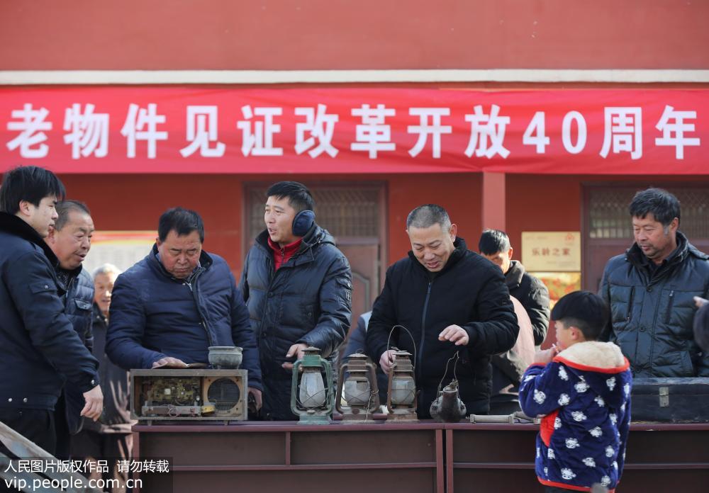 Henan: Exibição dos elementos antigos mostra mudanças na vida do povo chinês em 40 anos