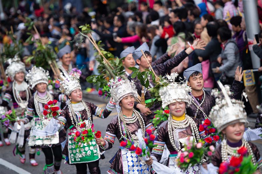 Macau realizada parada internacional para celebrar 19º aniversário do regresso à pátria