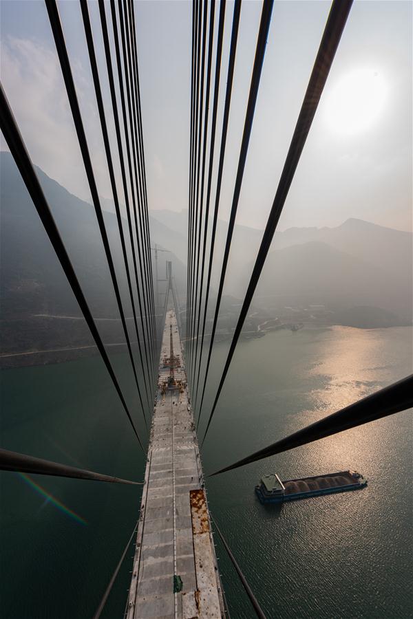 Fechamento de ponte com vão de 470 metros é finalizado em Jiangxi