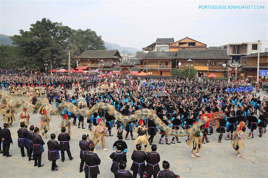 Grupo étnico Dong celebra Festival Sama em Guizhou