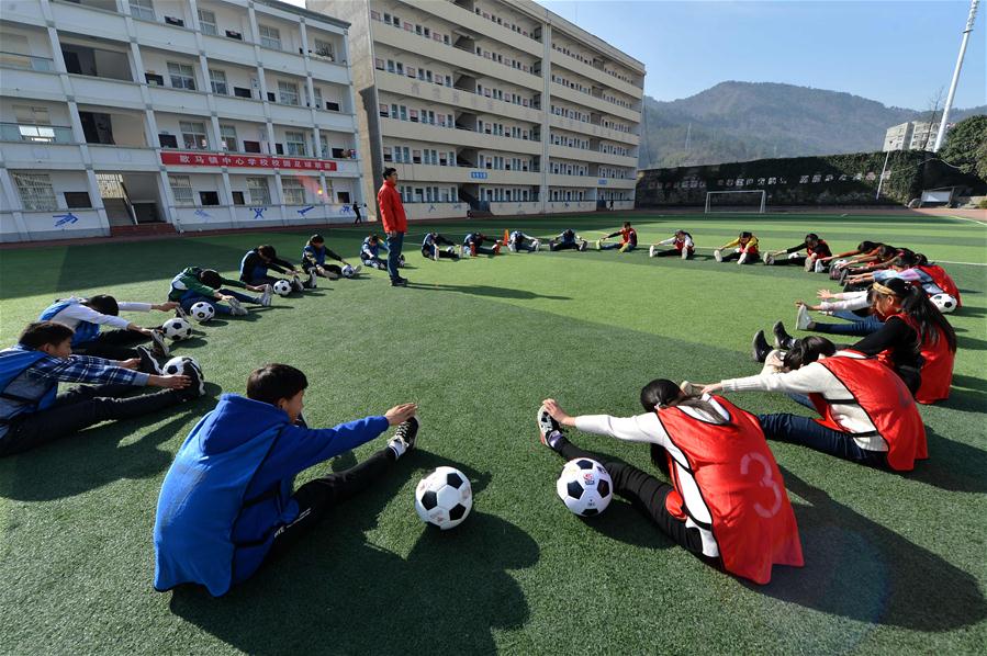 Escola de futebol ajuda jovens jogadores a alcançar seus sonhos