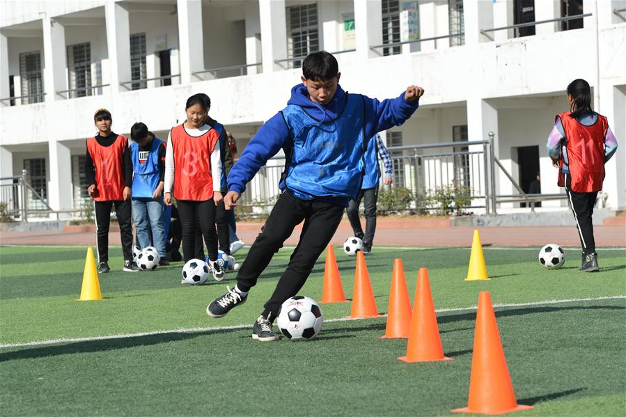 Escola de futebol ajuda jovens jogadores a alcançar seus sonhos