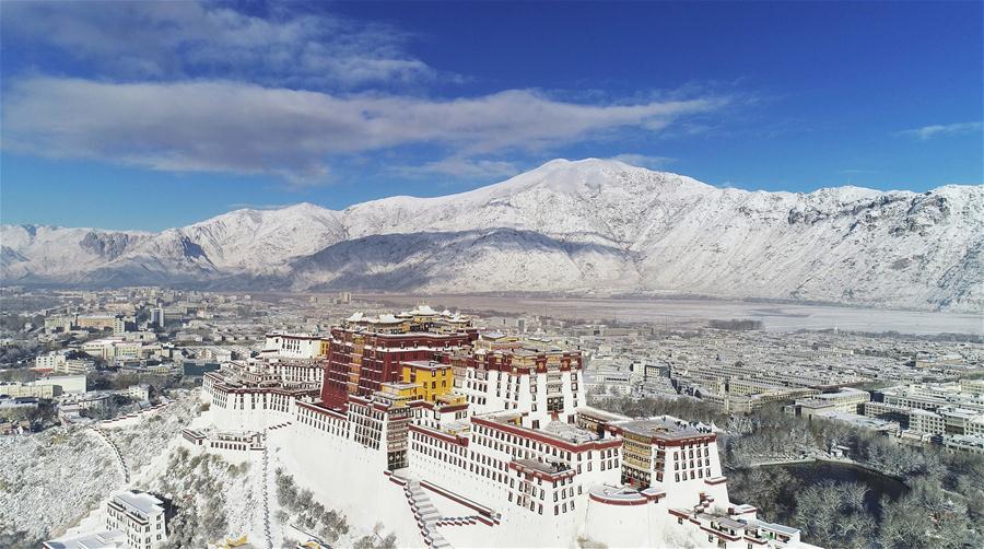 Lhasa, no sudoeste da China, tem primeira queda de neve do inverno