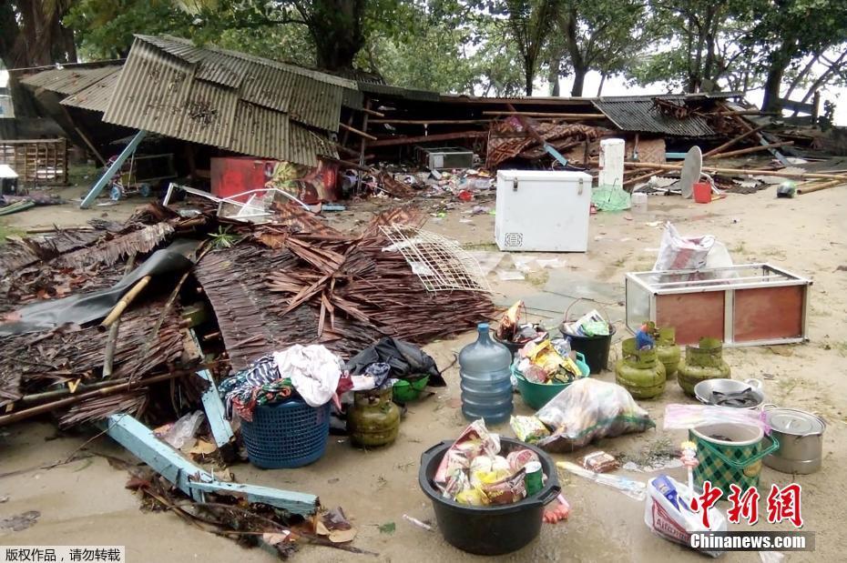 Tsunami deixa 222 mortos e mais de 800 feridos na Indonésia