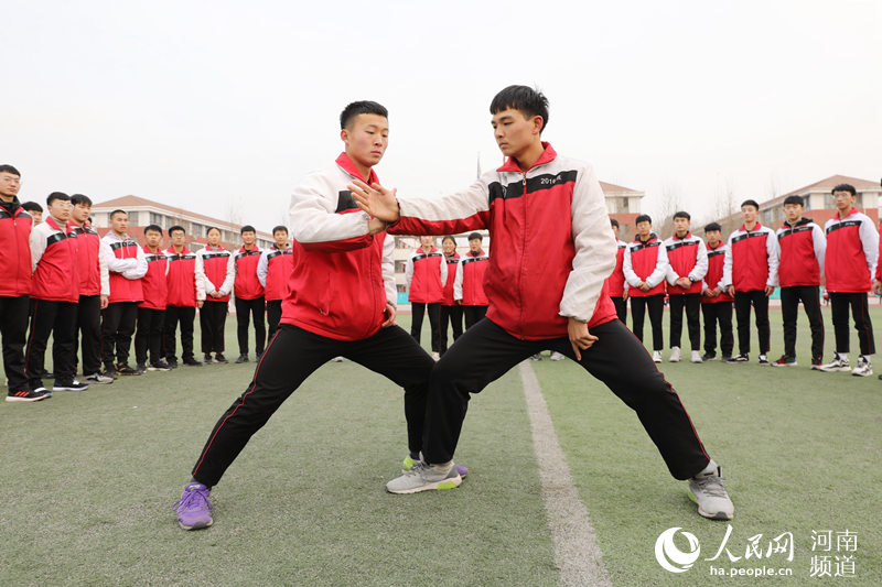 Galeria: Alunos fazem Tai Chi em Henan