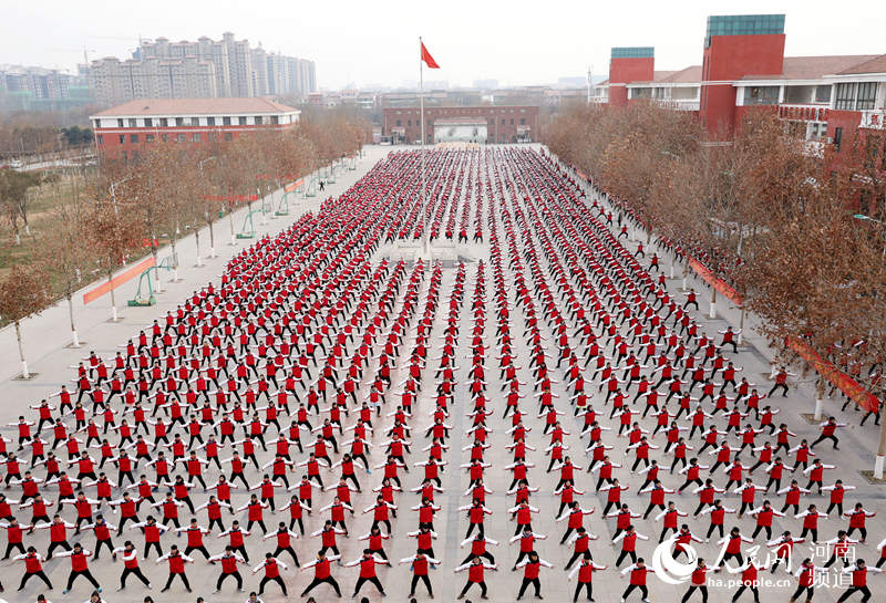 Galeria: Alunos fazem Tai Chi em Henan