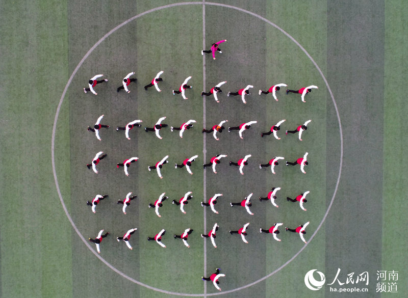 Galeria: Alunos fazem Tai Chi em Henan