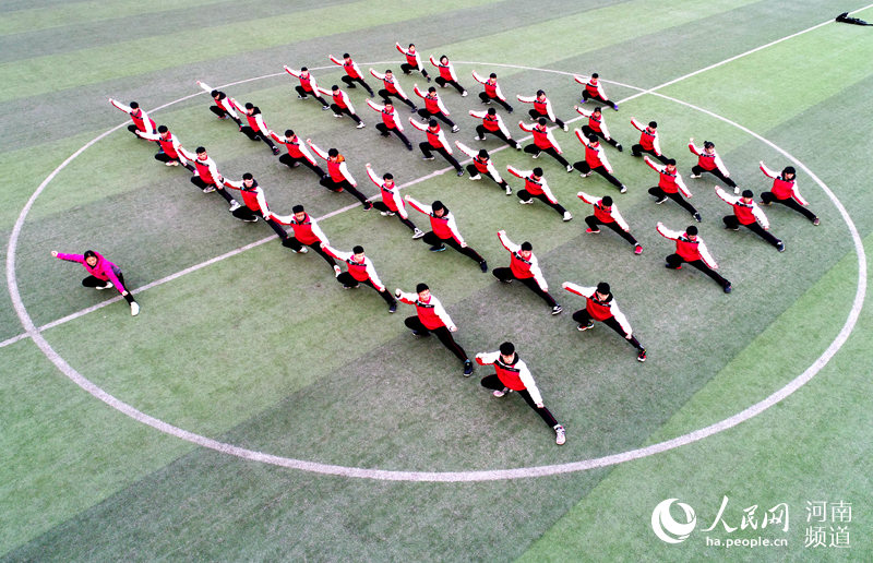 Galeria: Alunos fazem Tai Chi em Henan