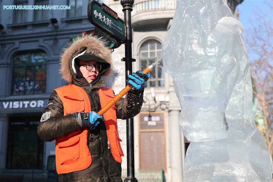 Destaques da competição nacional universitária de escultura em gelo em Harbin