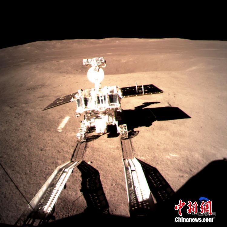 Novo explorador lunar chinês deixa primeira 