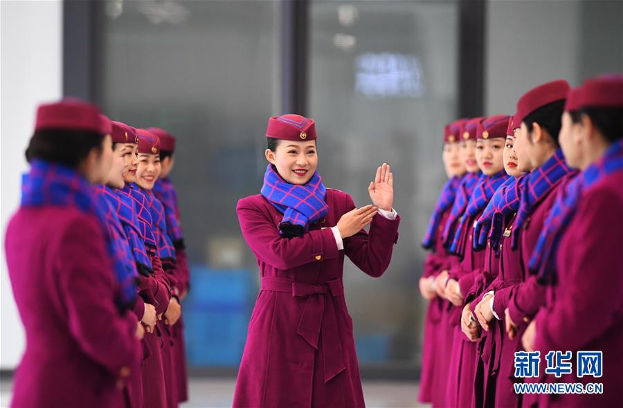 Tripulação de trem-bala chinês prepara-se para o Festival da Primavera