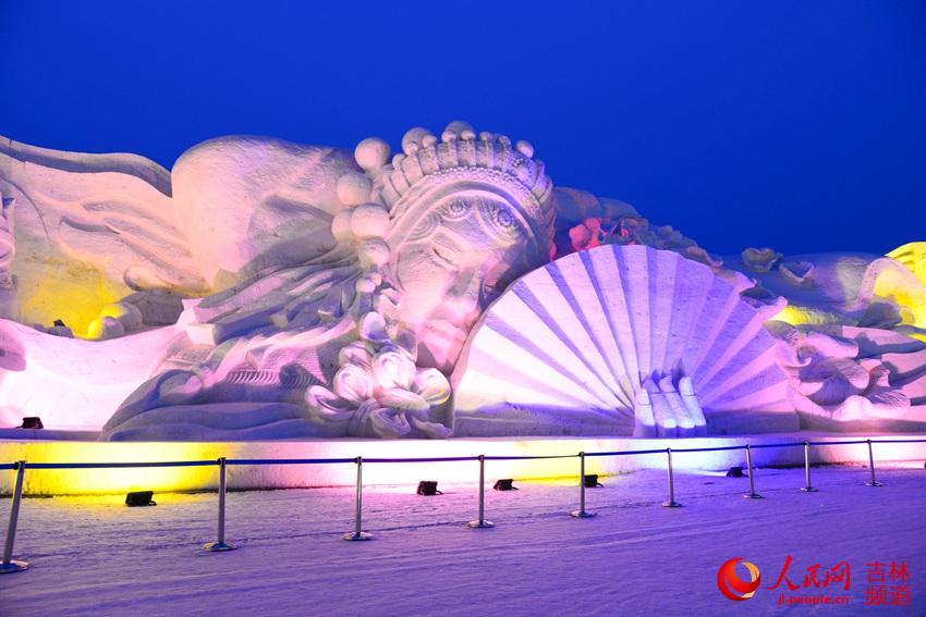 Changchun decorada com esculturas de neve coloridas