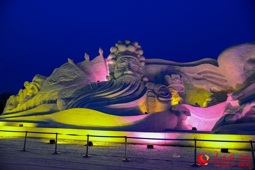 Changchun decorada com esculturas de neve coloridas