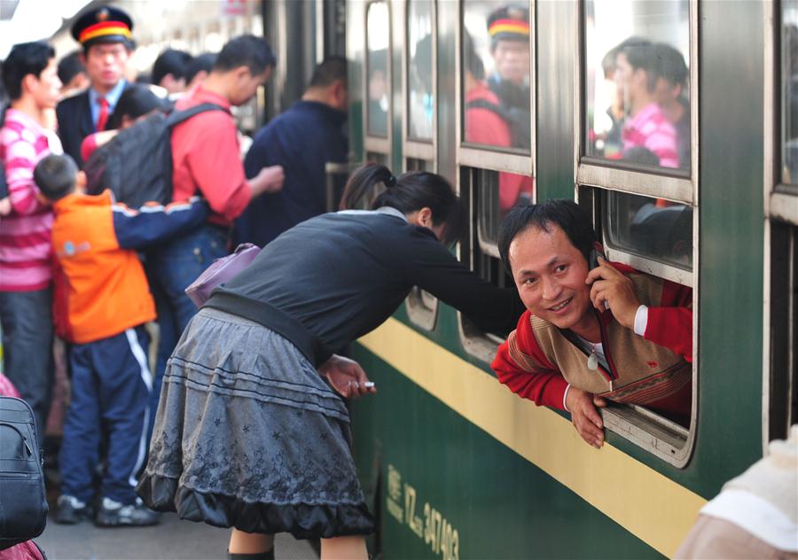 Memória: Chineses regressam à terra natal para o Festival da Primavera