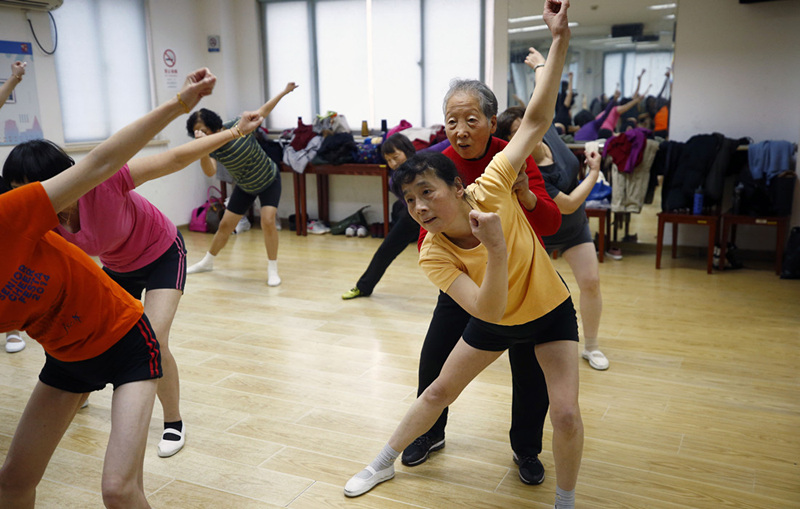 Galeria: Aos 80 anos, professora dá aulas de dança