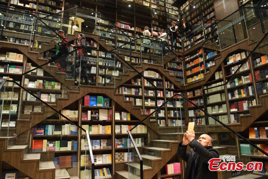 Chongqing: Inauguração de livraria hipnotizante atrai curiosos