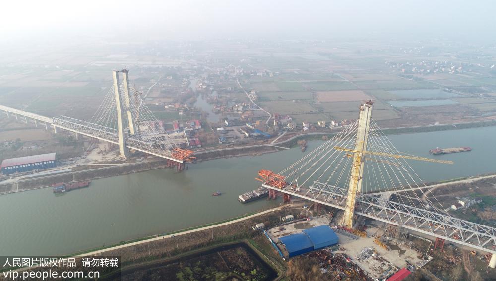 Construídas seções da ponte ferroviária Shangqiu-Hefei-Hangzhou sobre Rio Yuxi