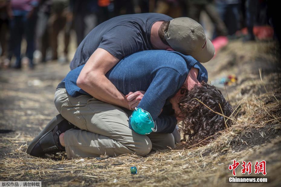 Etiópia: Familiares das vítimas do voo ET302 realizam cerimônia fúnebre