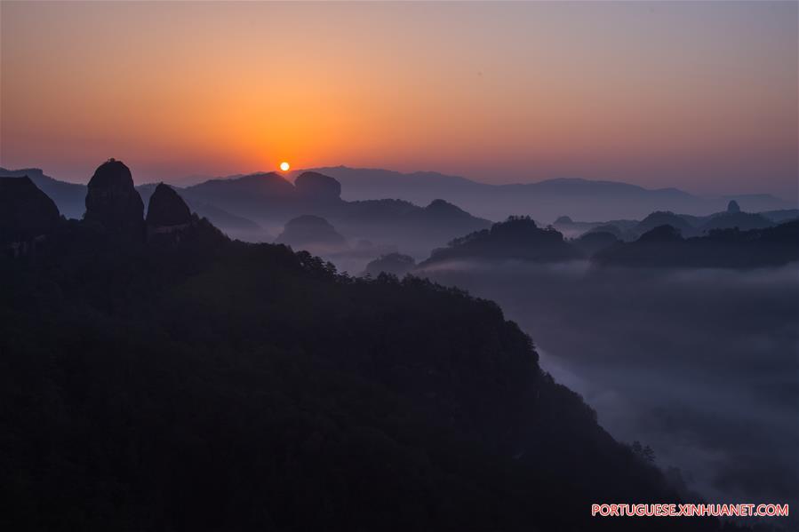 Paisagem da Montanha Wuyi em Fujian, sudeste da China