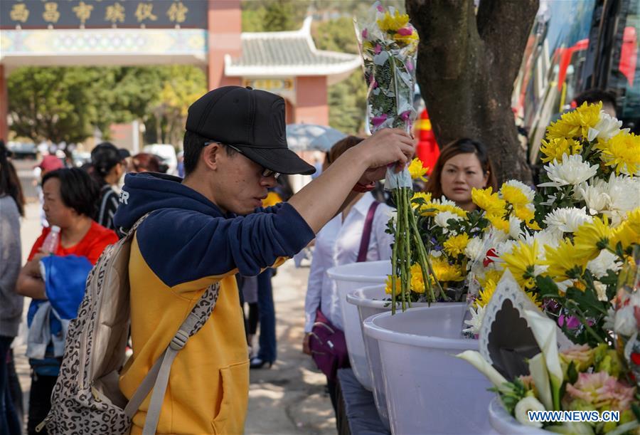 Galeria: Realizada cerimônia de luto em homenagem ás vítimas de incêndio em Xichang