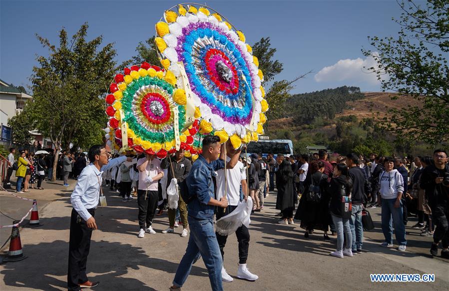 Galeria: Realizada cerimônia de luto em homenagem ás vítimas de incêndio em Xichang