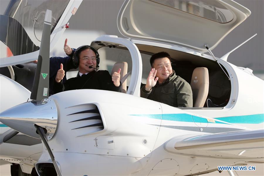 Homem chinês inicia em Chicago voo à volta do mundo