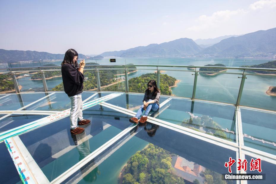 Galeria: Cafeteria “transparente” construída na Montanha Lushan atrai visitantes